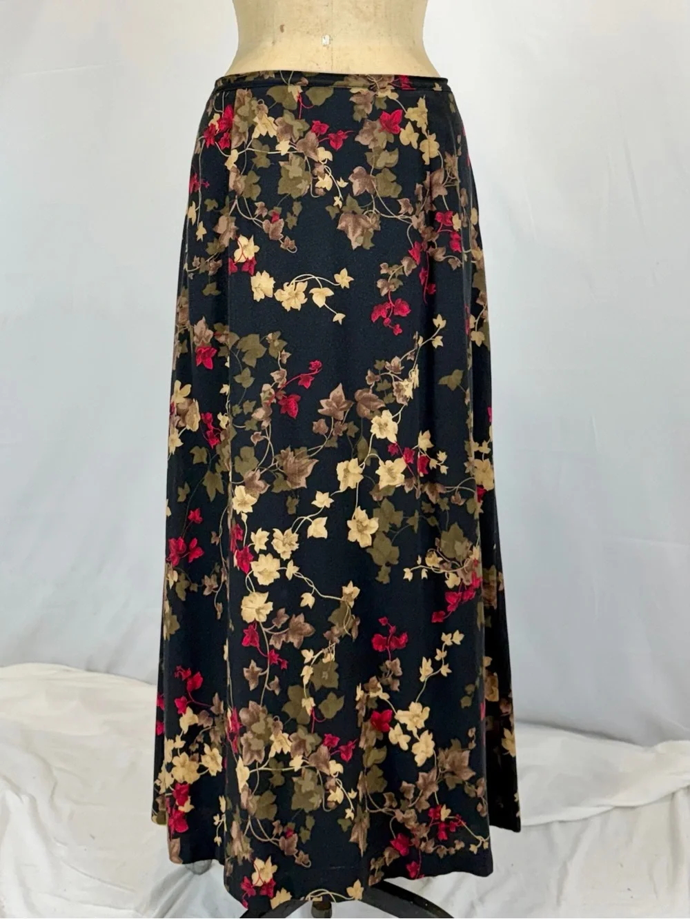 VINTAGE 90s ivy vine dark floral skirt long maxi elastic waist red black autumn